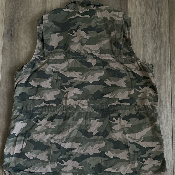 Women’s Carhartt Camo Vest - Picture 3 of 4